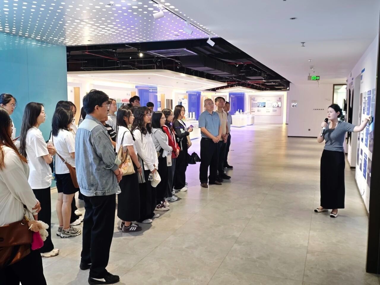 科技报国守初心 凝心铸魂担使命——晨曦书院与海南大学科技园联合开展主题党日活动